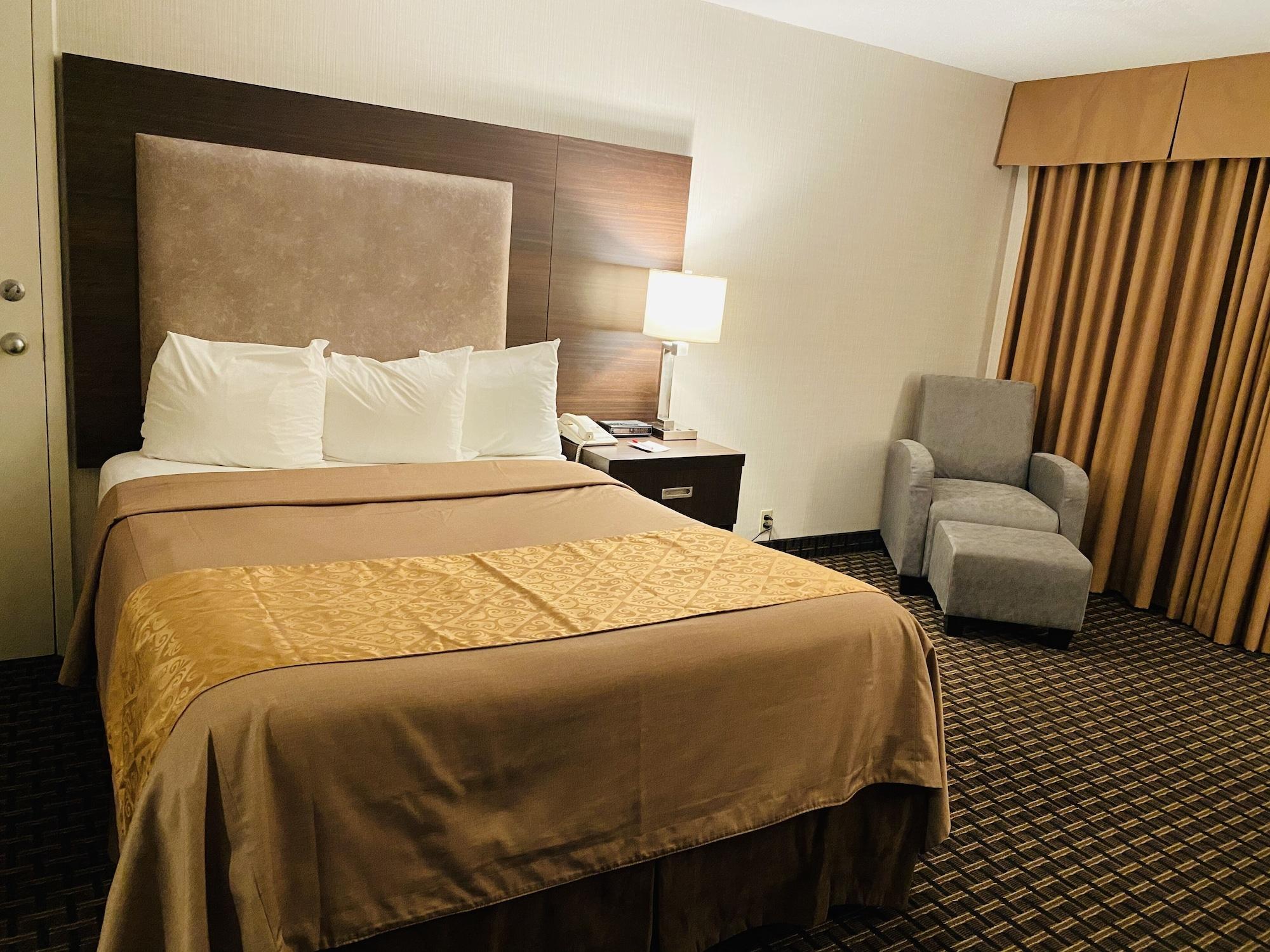 Ramada By Wyndham Belleville Harbourview Conference Center Екстериор снимка