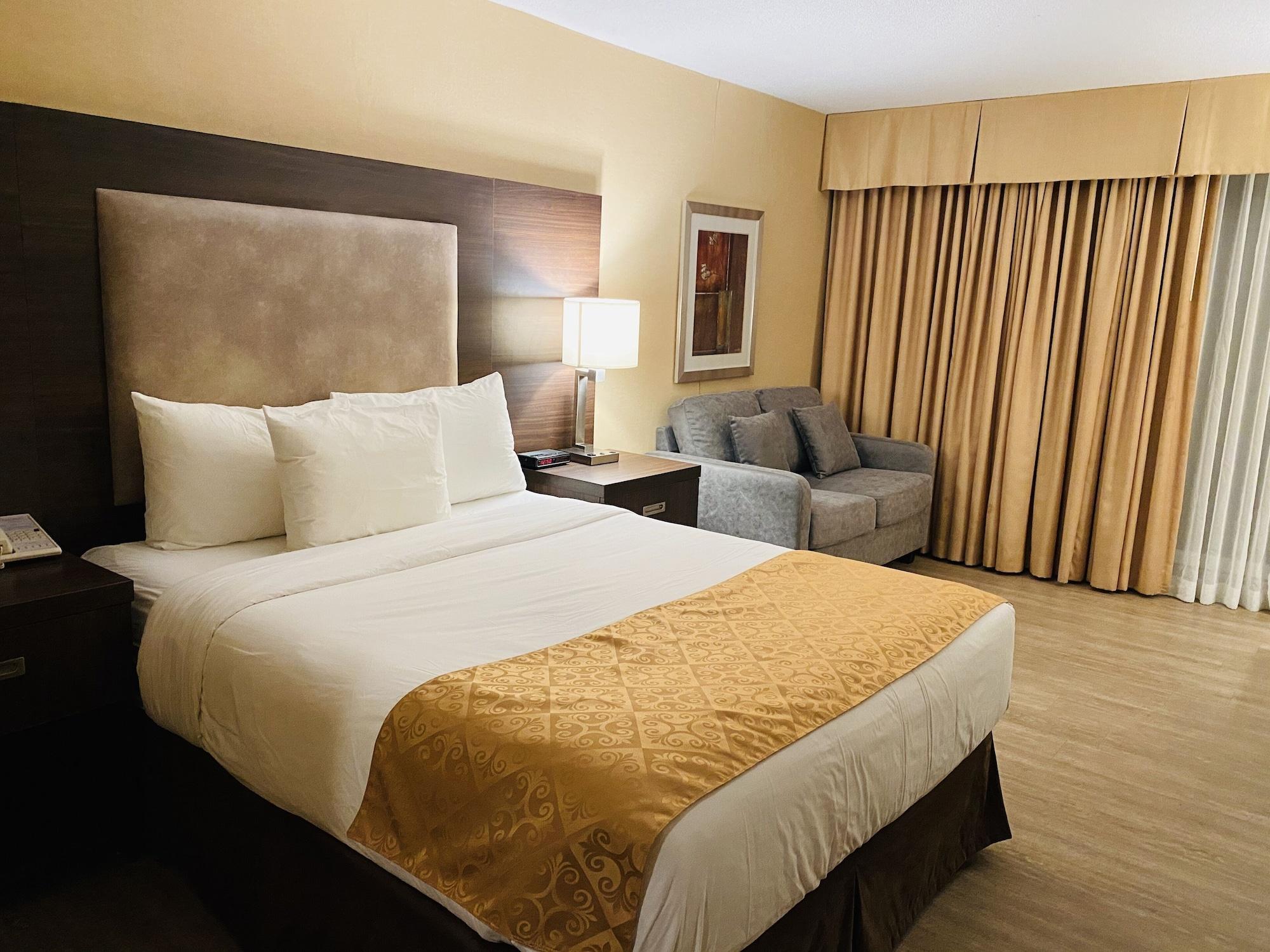 Ramada By Wyndham Belleville Harbourview Conference Center Екстериор снимка