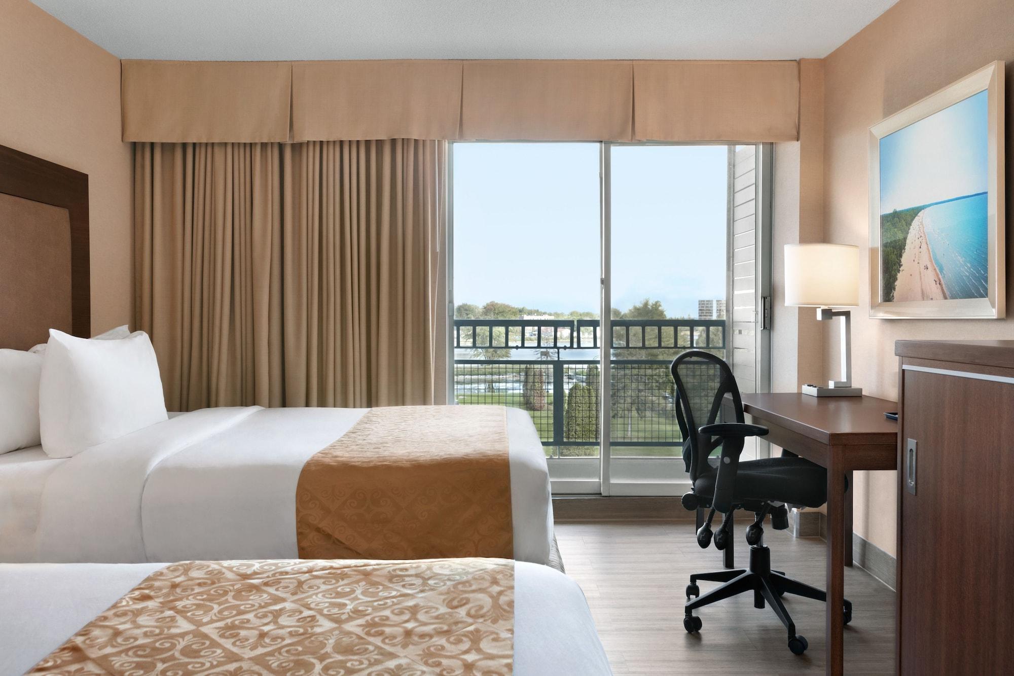 Ramada By Wyndham Belleville Harbourview Conference Center Екстериор снимка