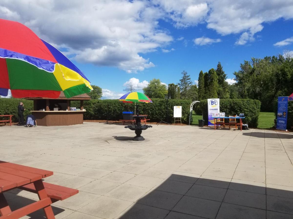 Ramada By Wyndham Belleville Harbourview Conference Center Екстериор снимка