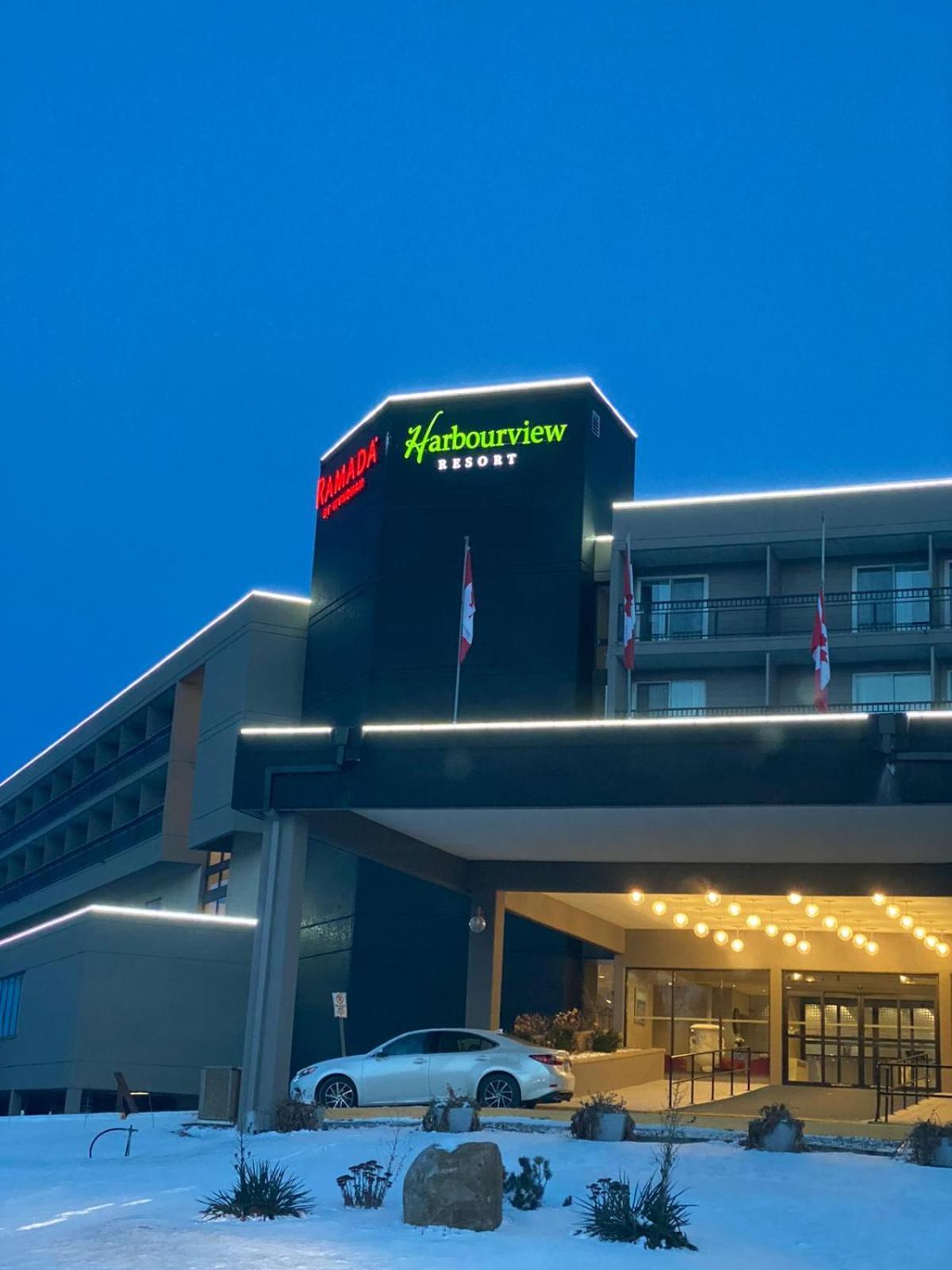 Ramada By Wyndham Belleville Harbourview Conference Center Екстериор снимка