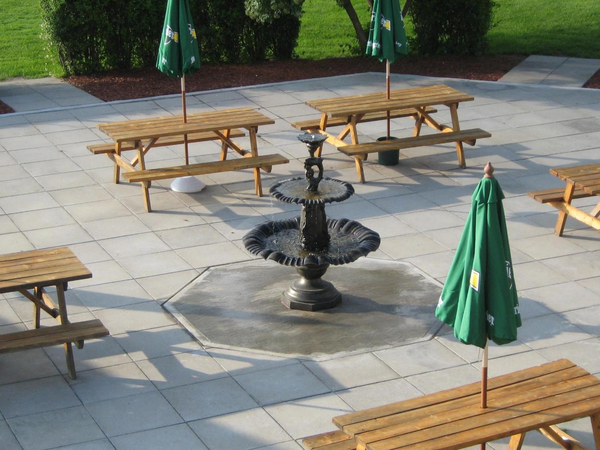 Ramada By Wyndham Belleville Harbourview Conference Center Екстериор снимка